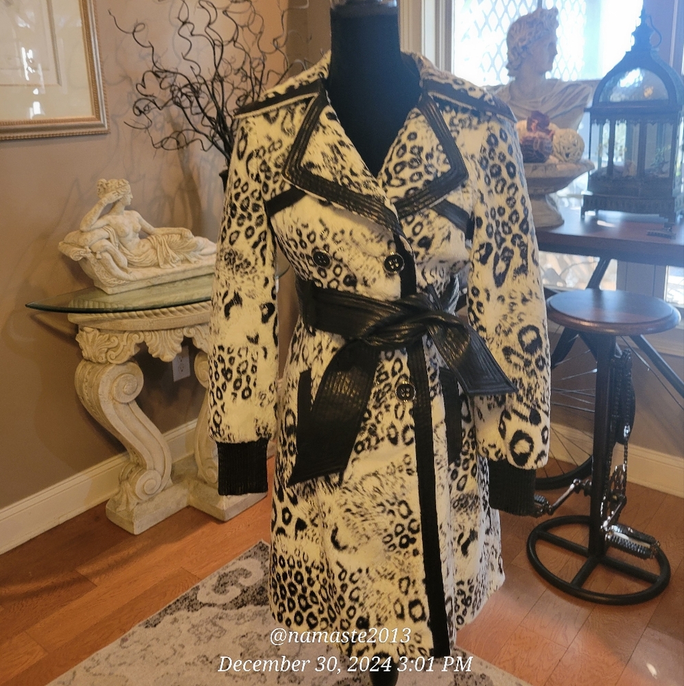 Bebe Snow Leopard Print Faux Fur Jacket Designer Celebrity Luxury #734